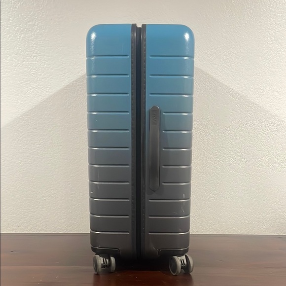 Away luggage/suitcase in medium size, limited edition! - Picture 2 of 8